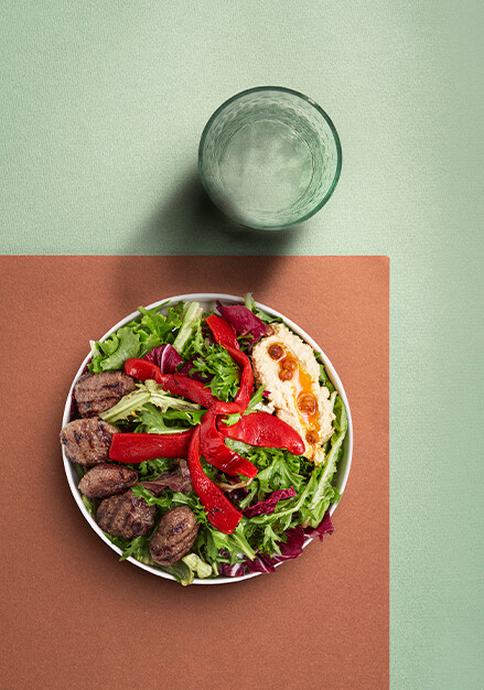 Humuslu Izgara Köfte Salata