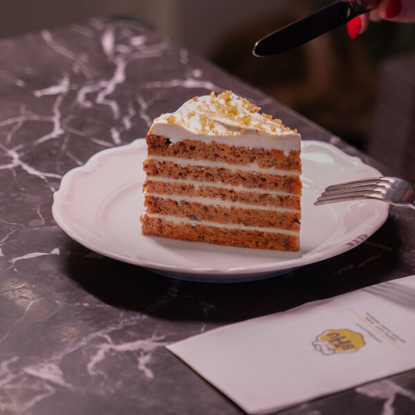 Krema Dolgulu Havuçlu Kek - 